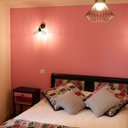 סילאן-לה-קסקאד Les Pins Restaurant Et Chambre D'Hotes מראה חיצוני תמונה