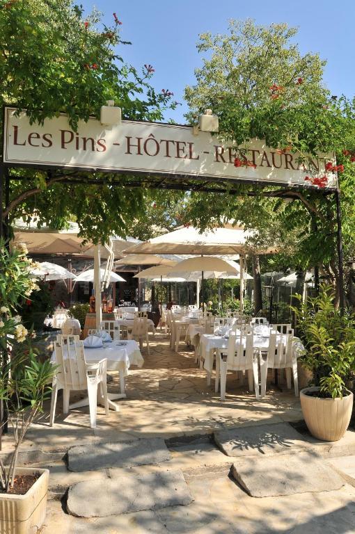 סילאן-לה-קסקאד Les Pins Restaurant Et Chambre D'Hotes מראה חיצוני תמונה