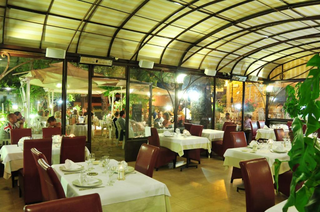 סילאן-לה-קסקאד Les Pins Restaurant Et Chambre D'Hotes מראה חיצוני תמונה
