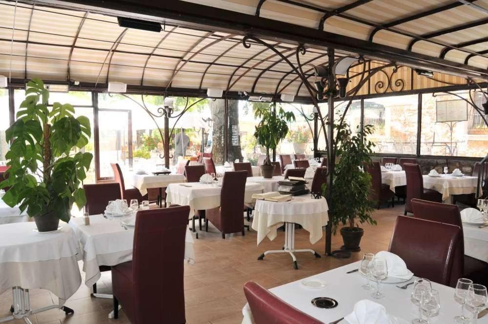 סילאן-לה-קסקאד Les Pins Restaurant Et Chambre D'Hotes מראה חיצוני תמונה