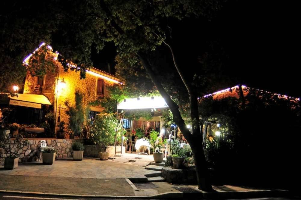 סילאן-לה-קסקאד Les Pins Restaurant Et Chambre D'Hotes מראה חיצוני תמונה