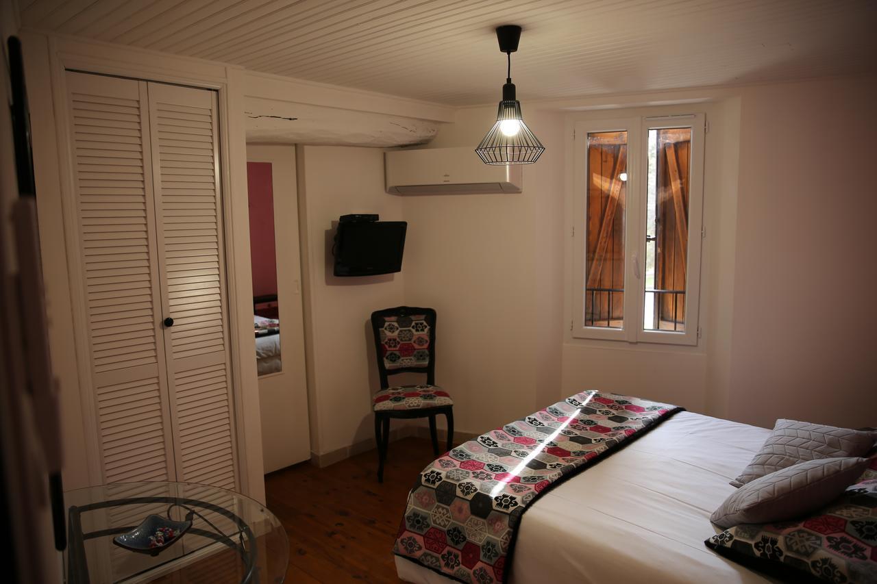 סילאן-לה-קסקאד Les Pins Restaurant Et Chambre D'Hotes מראה חיצוני תמונה