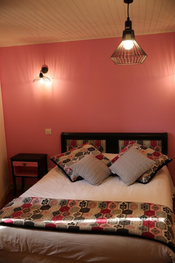 סילאן-לה-קסקאד Les Pins Restaurant Et Chambre D'Hotes מראה חיצוני תמונה